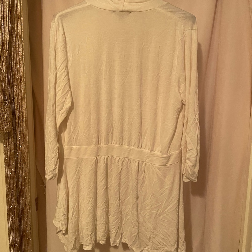 White 3 quarter sleeve Cardigan - Picture 2 of 3
